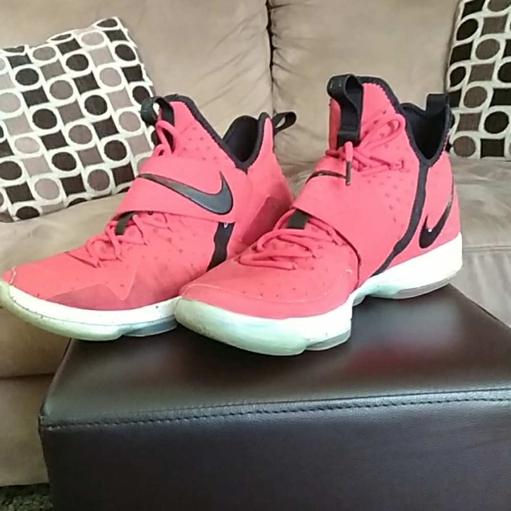 Lebron XIV sneakers